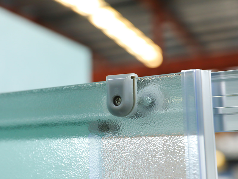 RE স্লাইডিং শাওয়ার এনক্লোসার, ম্যাট টেম্পারড গ্লাস, ক্রোম অ্যালুমিনিয়াম প্রোফাইল, ডাবল হোল হ্যান্ডেল, ট্রে সহ RE স্লাইডিং শাওয়ার এনক্লোসার, ম্যাট টেম্পারড গ্লাস, ক্রোম অ্যালুমিনিয়াম প্রোফাইল, ডাবল হোল হ্যান্ডেল, ট্রে সহ