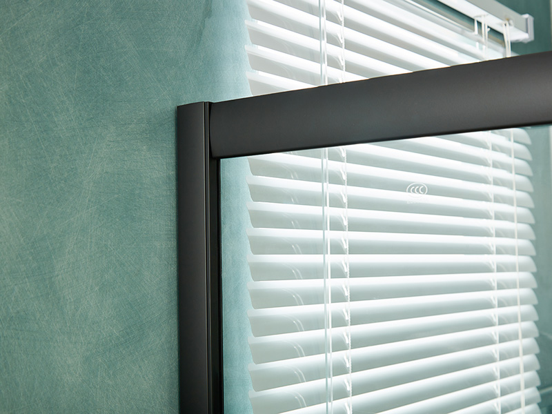 SQ স্লাইডিং শাওয়ার এনক্লোজার, ক্লিয়ার টেম্পারড গ্লাস, কালো অ্যালুমিনিয়াম প্রোফাইল, ডাবল হোল হ্যান্ডেল, ট্রে সহ SQ স্লাইডিং শাওয়ার এনক্লোজার, ক্লিয়ার টেম্পারড গ্লাস, কালো অ্যালুমিনিয়াম প্রোফাইল, ডাবল হোল হ্যান্ডেল, ট্রে সহ